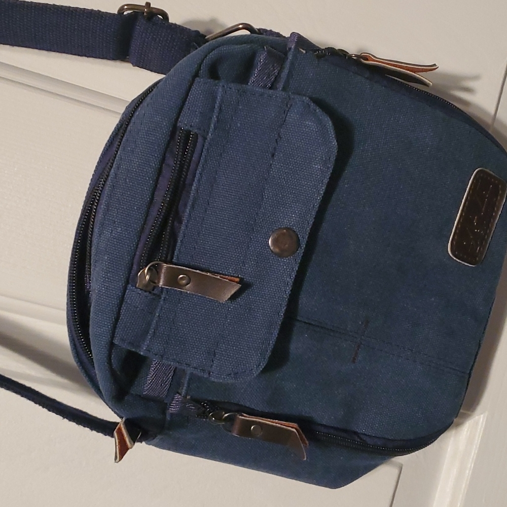 Maze Crossbody